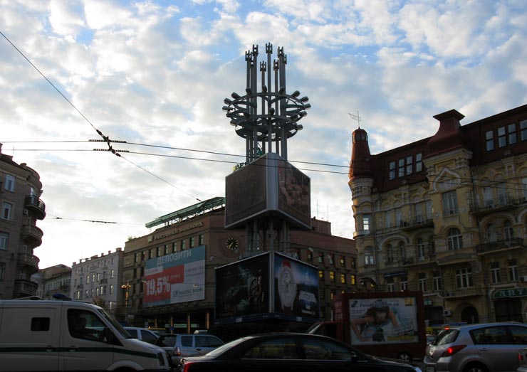 В Киеве предлагают переименовать площадь Льва Толстого