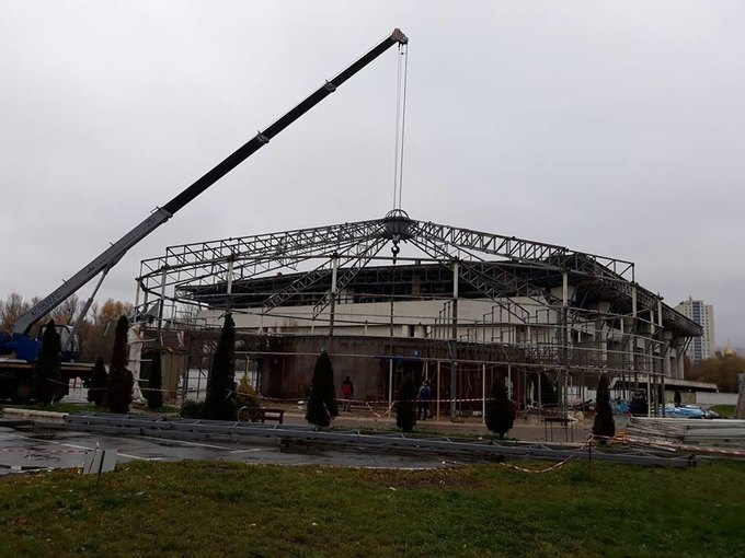 В Киеве демонтировали здание дельфинария «Немо»